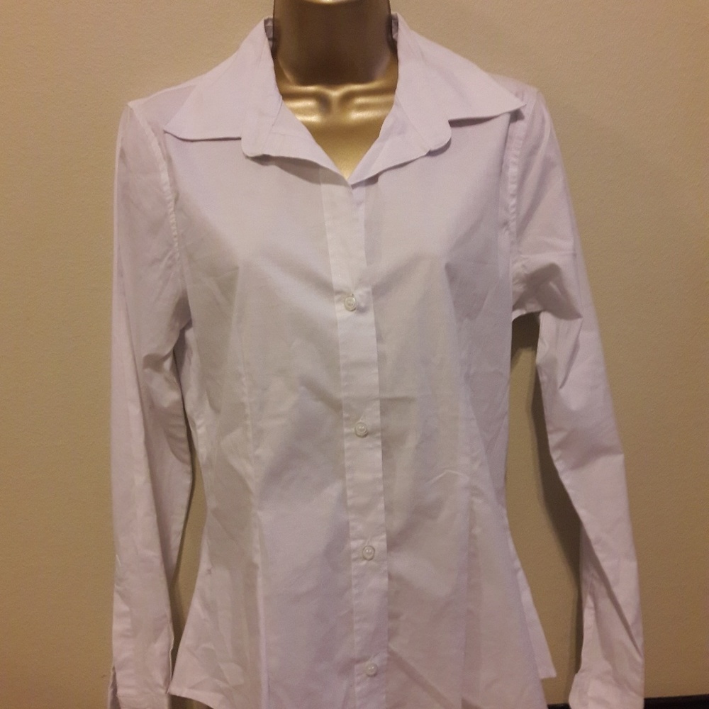 Blouse with buttons